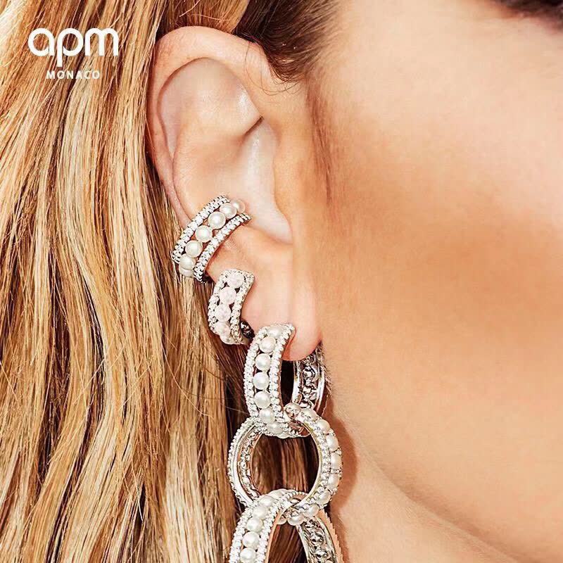 APM Monaco Elegant Pearl Hoop Earrings